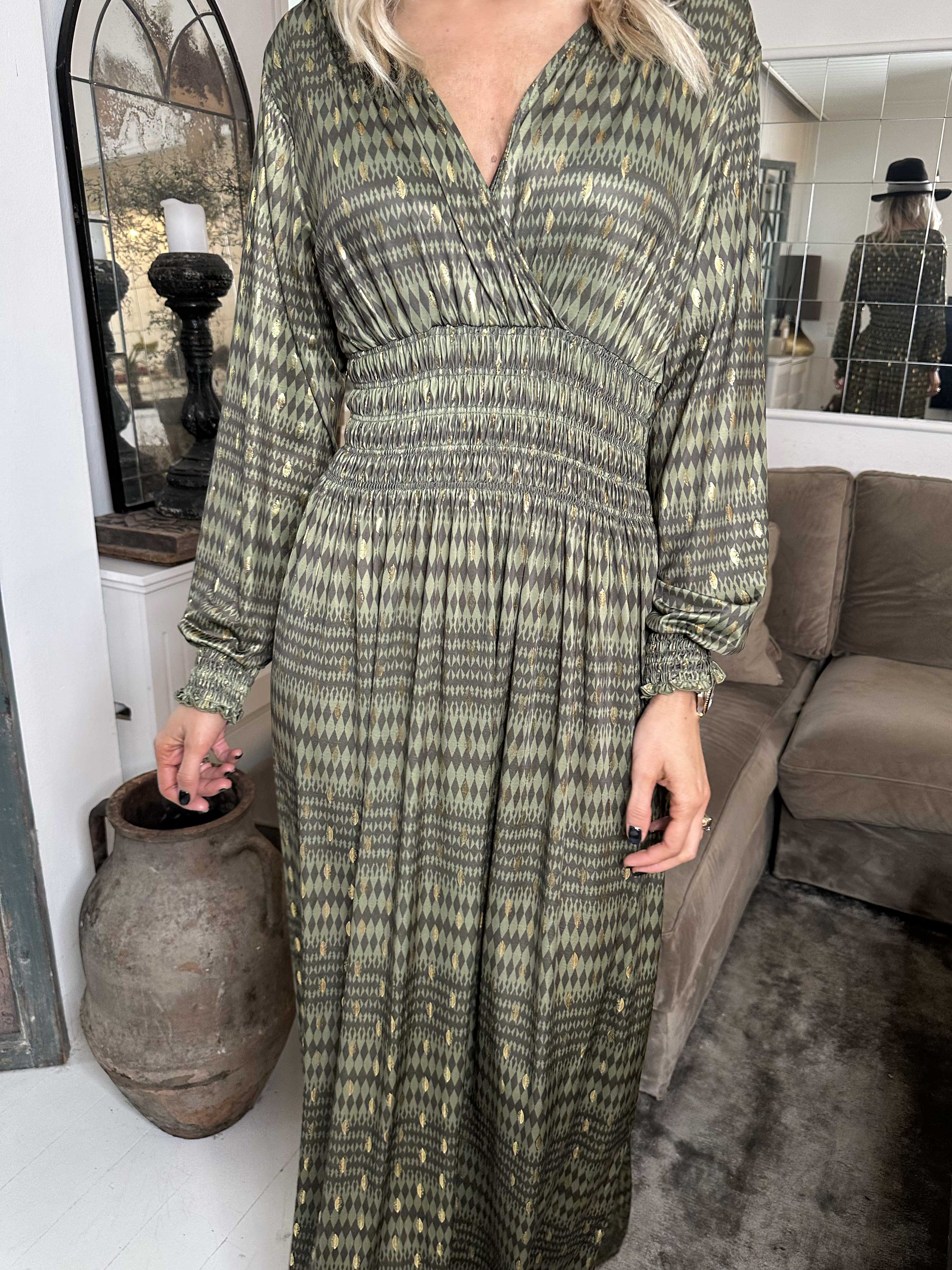 Pams Stripe L/S - Mönstrad klänning med resår och gulddetaljer